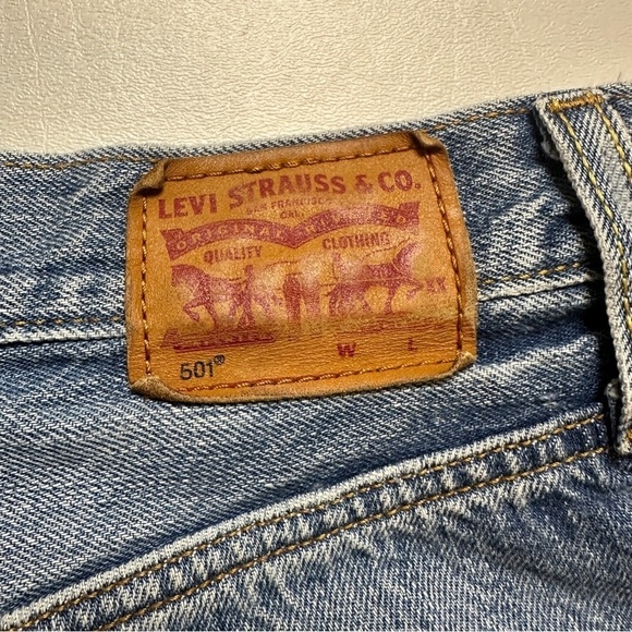 Levi’s 501 Distressed Button Fly Cutoff Jean Shorts Size 26 - Picture 3 of 8